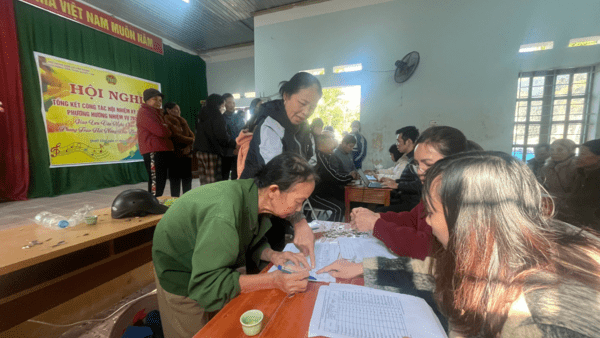 XÃ VÂN NHAM TỔ CHỨC CẤP PHÁT TIỀN HỖ TRỢ THIỆT HẠI DO BÃO SỐ 11 NĂM 2025