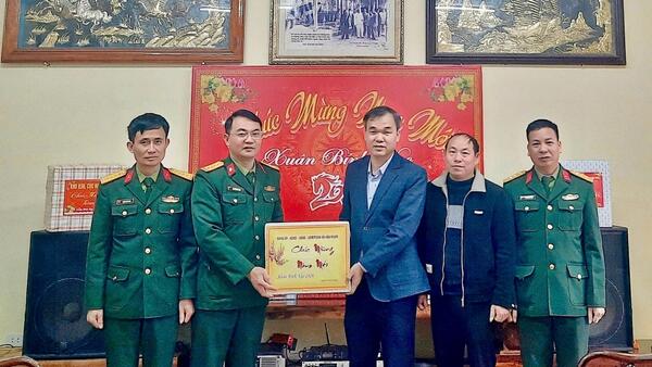 Đảng uỷ, HĐND, UBND, Ủy  ban MTTQ Việt Nam xã Vân Nham  tổ chức thăm, chúc Tết các đơn vị quân đội  và các xã giáp ranh